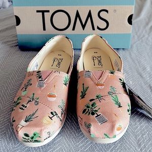 NWT and never worn! Toms Alpargatas